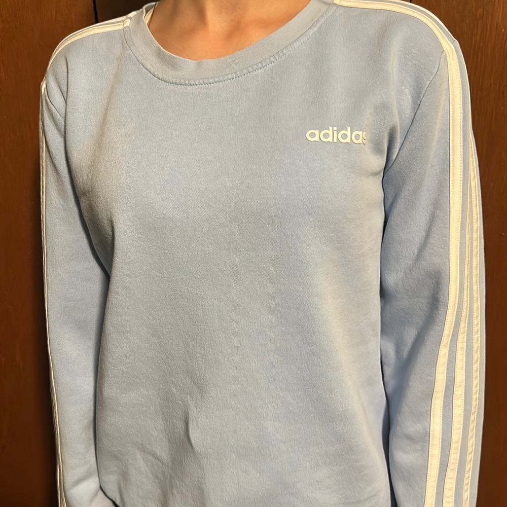 womens size medium, fits baggy, no stains.